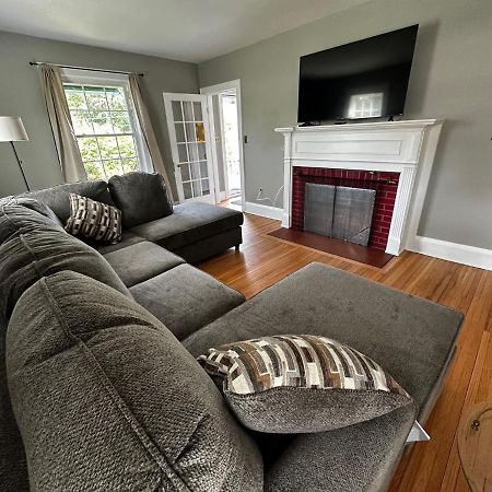 Cute Cape Cod Style Home Питсфийлд Екстериор снимка