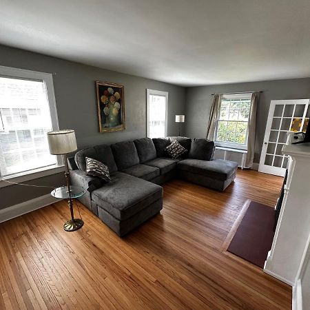 Cute Cape Cod Style Home Питсфийлд Екстериор снимка