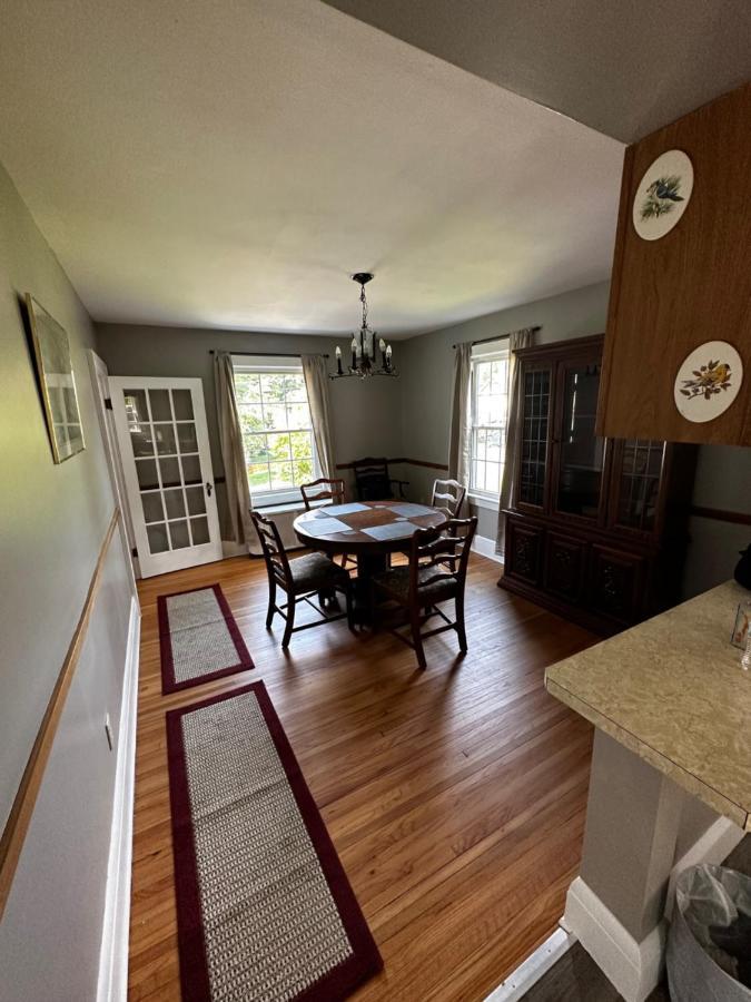 Cute Cape Cod Style Home Питсфийлд Екстериор снимка