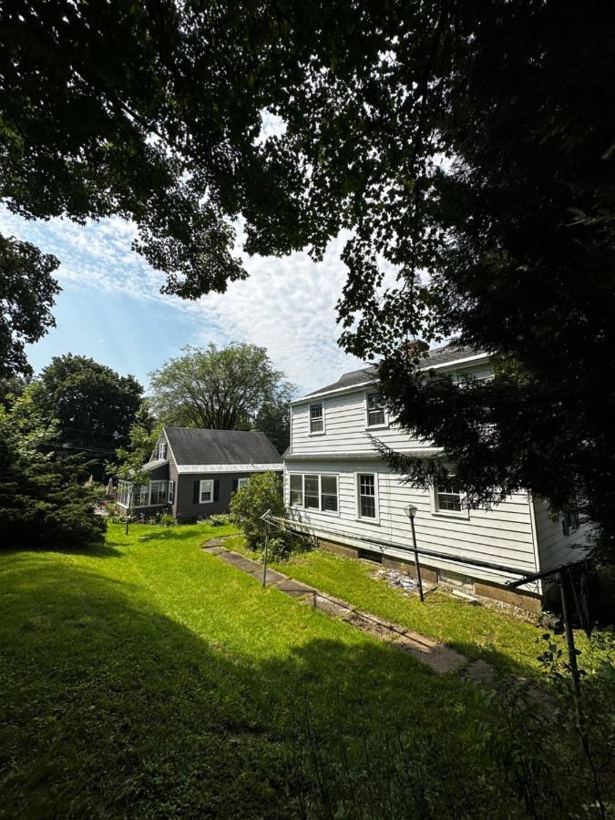 Cute Cape Cod Style Home Питсфийлд Екстериор снимка