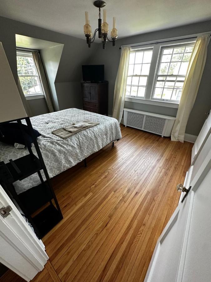Cute Cape Cod Style Home Питсфийлд Екстериор снимка