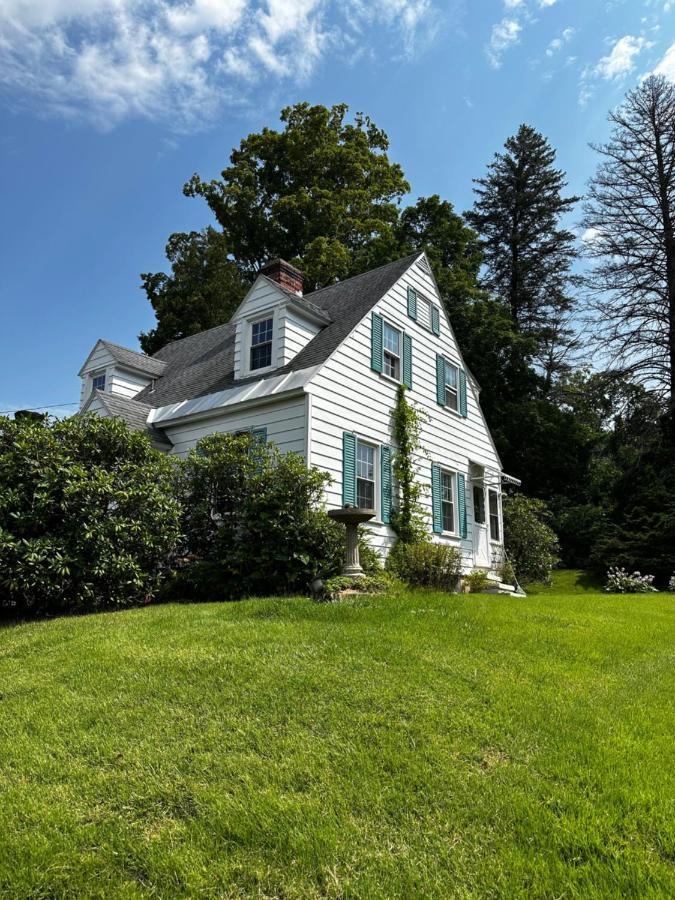Cute Cape Cod Style Home Питсфийлд Екстериор снимка